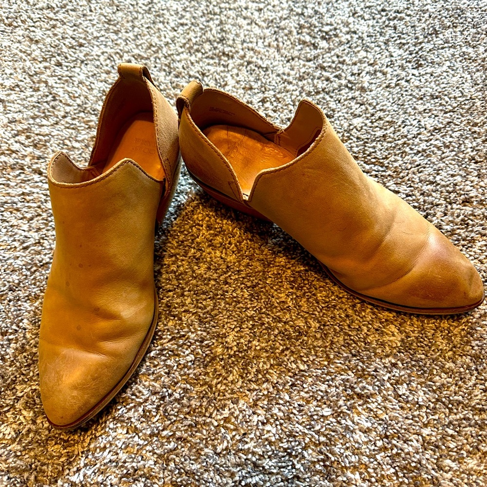 Frye Mia Everyday Ankle Bootie size 7